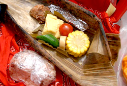 竹の皮に包んだお弁当